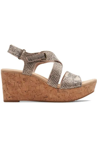 Clarks Rose Way beige metallic sandal