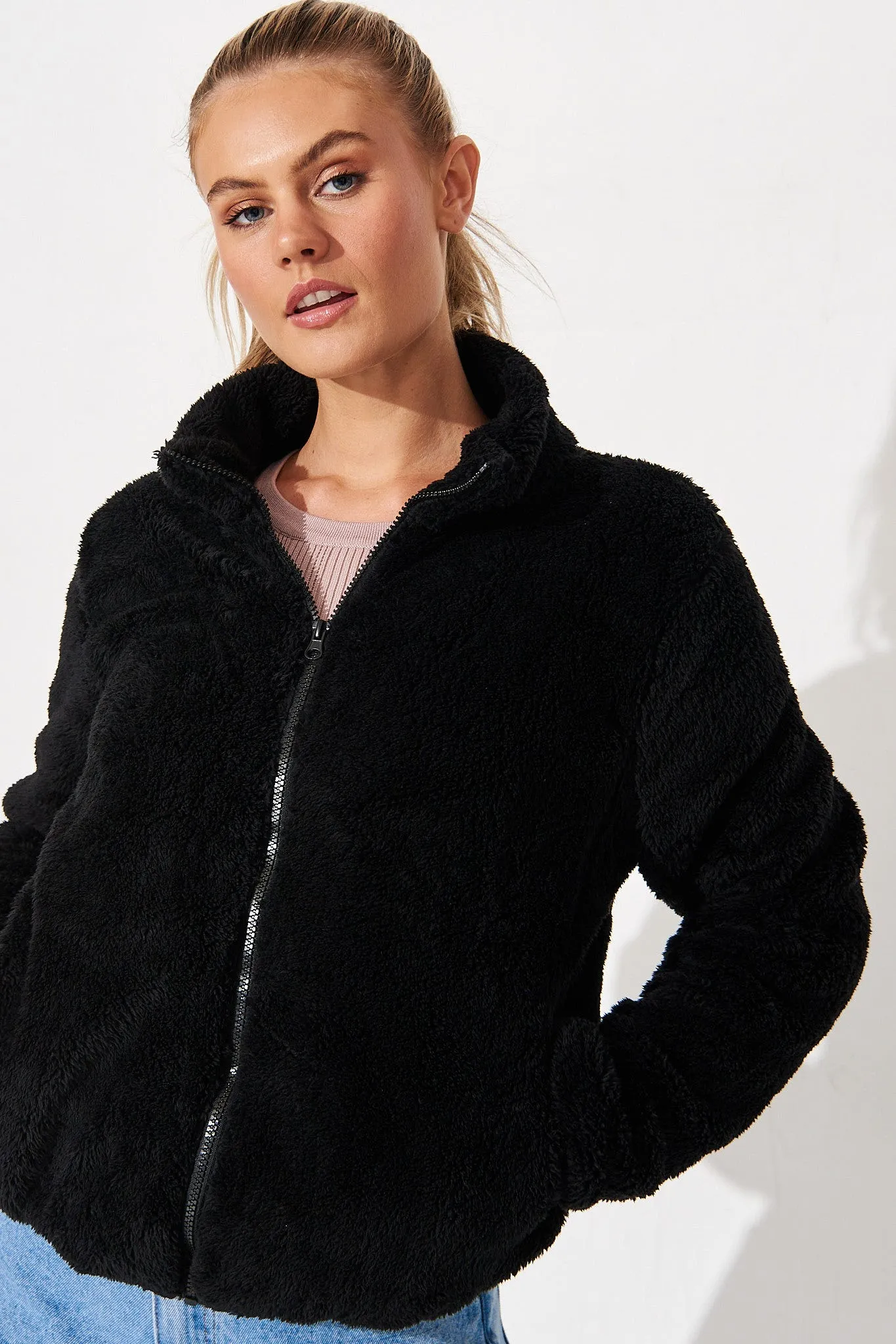 Linea Fluffy Jacket In Black