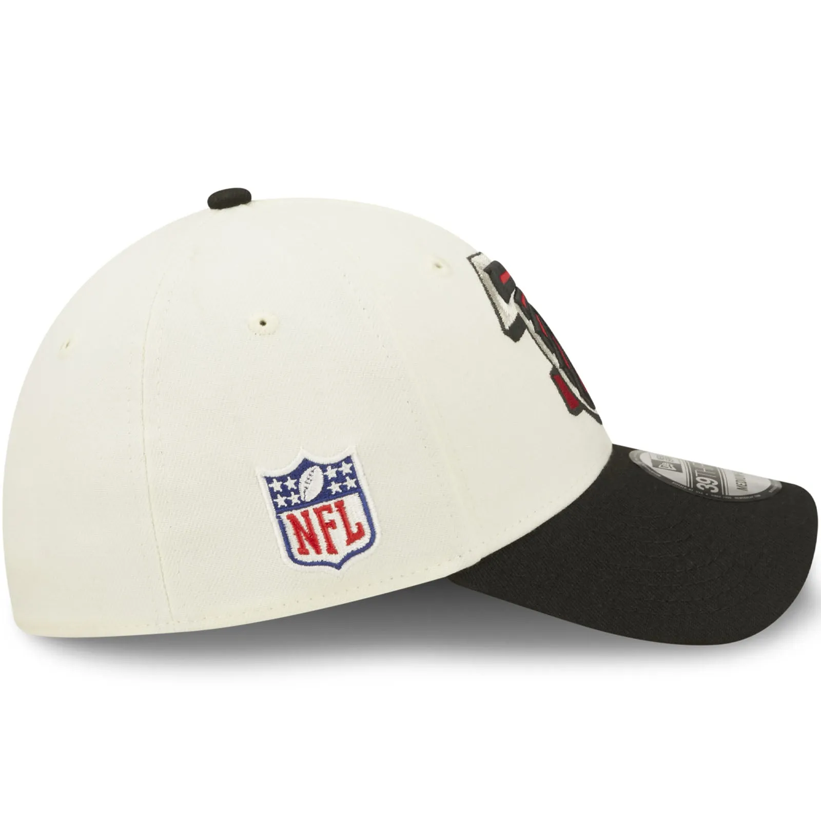 New Era Atlanta Falcons NFL 39THIRTY Sideline 2022 Baseball Cap - White