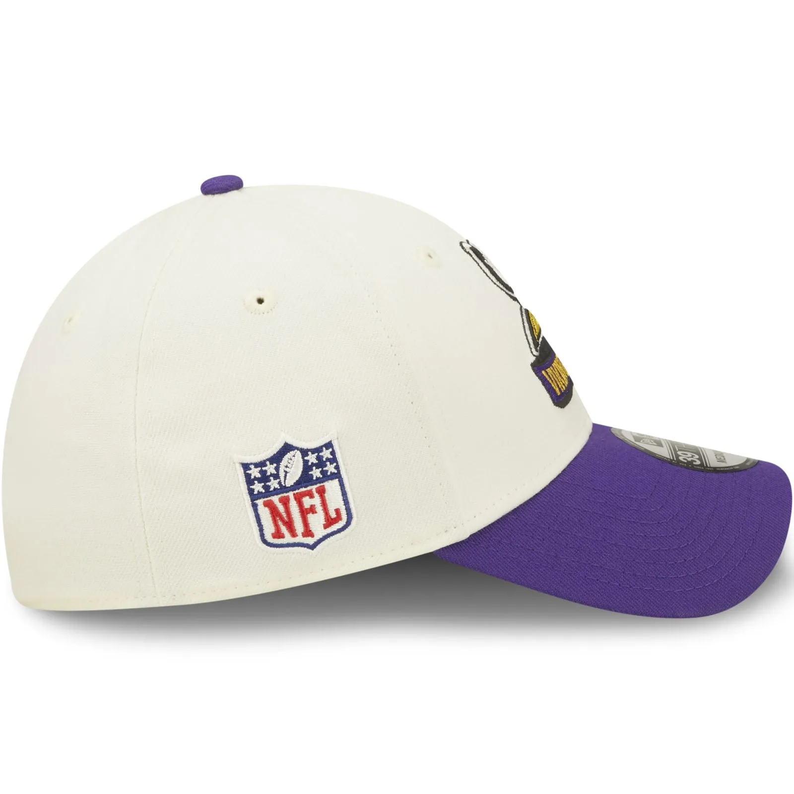 New Era Minnesota Vikings NFL 39THIRTY Sideline 2022 Baseball Cap - White